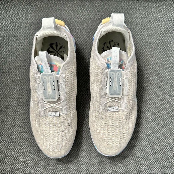 Nike Vapormax Flyknit - Picture 6 of 13